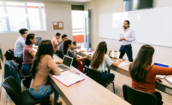 Salle de classe, étudiants en master 1