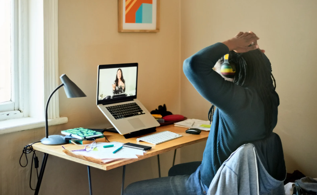 Un candidat en situation de handicap pendant le process POE, il suit la formation en distanciel.